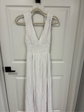 Abercrombie and Fitch White V‑Neck Smocked Waist Maxi Dress